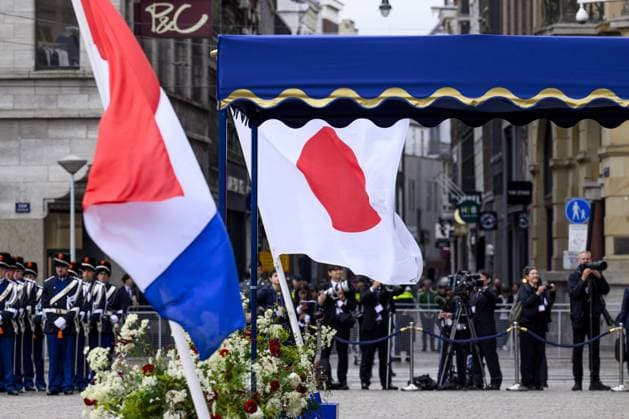 Amsterdam, The Netherlands, 2026-06-17 10:02:35 AMSTERDAM, 17-06-2026, Dam Square At the invitation of King Willem-Alexander and Queen Maxima, Emperor Naruhito of Japan is paying a state visit to the Netherlands. Emperor Naruhito is accompanied by Her Majesty Empress Masako. The state visit is a confirmation of the close and historic relationship between Japan and the Netherlands. The countries share 426 years of bilateral relations. PHOTO: NLBeeld Patrick van Emst In the photo: King Willem-Alexander and Queen Maxima officially welcome Emperor Naruhito and Empress Masako at Dam Square in Amsterdam. After the delegations are introduced, the Royal Military Band Johan Willem Friso plays the national anthems of both countries. This is follo  Copyright: xx x