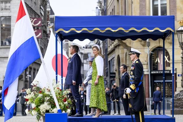 Amsterdam, The Netherlands, 2026-06-17 10:10:01 AMSTERDAM, 17-06-2026, Dam Square At the invitation of King Willem-Alexander and Queen Maxima, Emperor Naruhito of Japan is paying a state visit to the Netherlands. Emperor Naruhito is accompanied by Her Majesty Empress Masako. The state visit is a confirmation of the close and historic relationship between Japan and the Netherlands. The countries share 426 years of bilateral relations. PHOTO: NLBeeld Patrick van Emst In the photo: King Willem-Alexander and Queen Maxima officially welcome Emperor Naruhito and Empress Masako at Dam Square in Amsterdam. After the delegations are introduced, the Royal Military Band Johan Willem Friso plays the national anthems of both countries. This is follo  Copyright: xx x