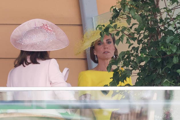 June 17, 2026, Ascot, Berkshire, UK: Ascot, UK. The Princess Of Wales, (right) with her mother, Carole Middleton, at Royal Ascot in Ascot, Berkshire. Royal Ascot is a historic British sporting and social institution, running from Tuesday 16 - Saturday 20 June and was founded by Queen Anne in 1711. Ascot UK - ZUMAl94_ 20260617_zaf_l94_055 Copyright: xJacquelinexLawriex