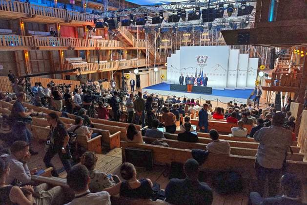 Évian-les-Bains, Frankreich, 17.06.2026: G7-Gipfel: US-Präsident Donald Trump gibt am letzten Gipfeltag eine Pressekonferenz, hinter ihm stehen (L-R) Handelsbeauftragter Jamieson Greer, Handelsminister Howard Lutnick, Außenminister Marco Rubio, Finanzminister Scott Bessent *** Évian-les-Bains, France, June 17, 2026 G7 Summit Copyright: xdtsxNachrichtenagenturx dts_123730