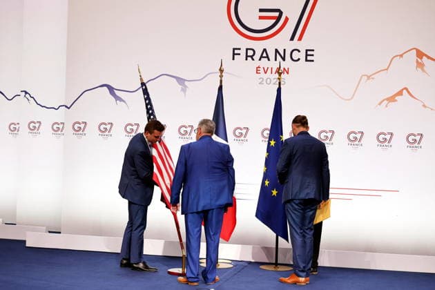 French President Emmanuel Macron during the closing press conference of the G7 summit in Évian-les-Bains, France, on June 17, 2026. Dominique Jacovides Bestimage French President Emmanuel Macron during the closing press conference of the G7 summit in Évian-les-Bains, France, on June 17, 2026 Évian-les-Bains France,detected_source_language  Copyright: xDOMINIQUExJACOVIDESx xBESTIMAGExDOMINIQUExJACOVIDESx xBESTIMAGEx