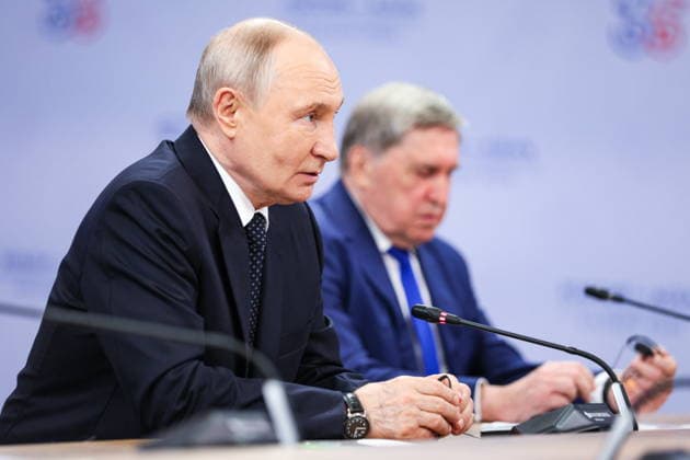RUSSIA, KAZAN - JUNE 17, 2026: Russia s President Vladimir Putin (L) holds a meeting with Hakan Fidan, Foreign Minister of Turkey, on the sidelines of the 2026 Russia-ASEAN Summit at the Galiaskar Kamal Tatar Academic Theatre. Alexander Shcherbak TASS  93954262
