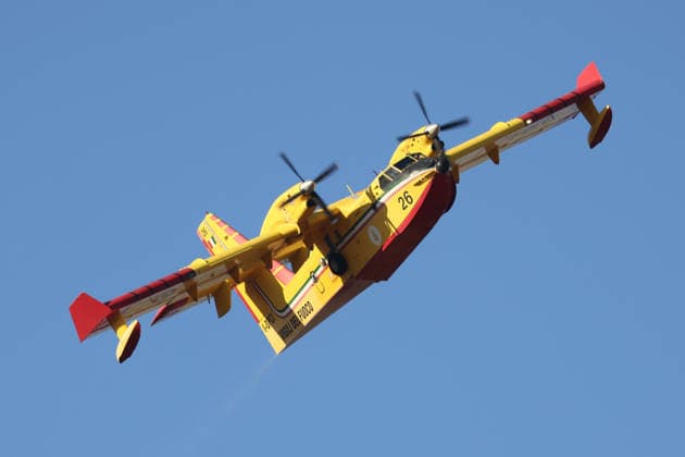 Wildfire continues to burn in Sicily s Trapani region as aerial response intensifies TRAPANI, ITALY - JUNE 17: Firefighting aircraft and helicopters operate to extinguish a wildfire that broke out in a maquis area near the Grande Montagna location in Trapani, on the west of Italy s Sicily Island, on June 17, 2026. The wildfire, which started yesterday afternoon, continues to spread despite ongoing aerial and ground efforts. Alberto Lo Bianco Anadolu Trapani Italy. Editorial use only. Please get in touch for any other usage.  Copyright: x2026xAnadoluxAlbertoxLoxBiancox