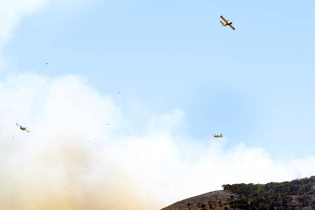 Wildfire continues to burn in Sicily s Trapani region as aerial response intensifies TRAPANI, ITALY - JUNE 17: Firefighting aircraft and helicopters operate to extinguish a wildfire that broke out in a maquis area near the Grande Montagna location in Trapani, on the west of Italy s Sicily Island, on June 17, 2026. The wildfire, which started yesterday afternoon, continues to spread despite ongoing aerial and ground efforts. Alberto Lo Bianco Anadolu Trapani Italy. Editorial use only. Please get in touch for any other usage.  Copyright: x2026xAnadoluxAlbertoxLoxBiancox