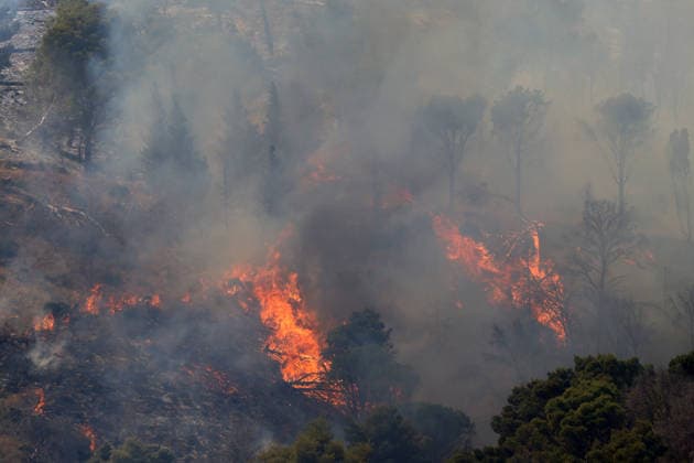 Wildfire continues to burn in Sicily s Trapani region as aerial response intensifies TRAPANI, ITALY - JUNE 17: Firefighting aircraft and helicopters operate to extinguish a wildfire that broke out in a maquis area near the Grande Montagna location in Trapani, on the west of Italy s Sicily Island, on June 17, 2026. The wildfire, which started yesterday afternoon, continues to spread despite ongoing aerial and ground efforts. Alberto Lo Bianco Anadolu Trapani Italy. Editorial use only. Please get in touch for any other usage.  Copyright: x2026xAnadoluxAlbertoxLoxBiancox