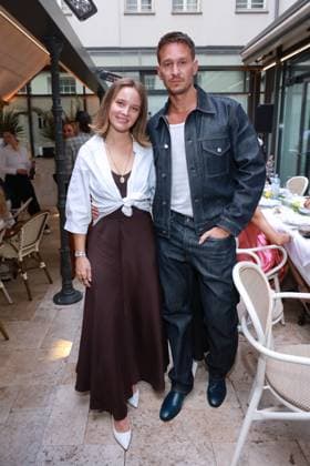 ICON Summer Dinner 2026, Empfang Sonja Gerhardt, Vladimir Burlakov ICON.Summer Dinner 2026, Seated Dinner im Hotel Roomers, Steinplatz, Berlin, Datum: 17.06.2026 *** ICON Summer Dinner 2026, Reception Copyright: xEventpress Kratschx