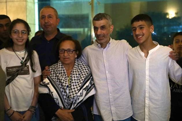 Freed Palestinian Prisoner Abdul Karim Al-Rimawi Welcomed in Ramallah RAMALLAH, WEST BANK 17 JUNE 2026: Family members and supporters of freed Palestinian prisoner Abdul Karim Al-Rimawi gather during a reception ceremony in Ramallah following his release after 25 years in prison. The gathering included a visit to the mausoleum of late Palestinian leader Yasser Arafat, where relatives reunited with Al-Rimawi for the first time in decades. Ramallah Palestine, State of Copyright: x xSalmanxMohsenxAlkhatibx xJNAxPressx
