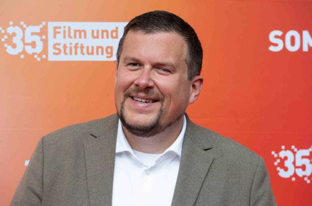 Thomas LUECKERATH, Lückerath, Geschaeftsfuehrer DWDL, Portraet, Porträt, Portrait, Angeschnittenes Einzelbild, Einzelmotiv, Roter Teppich, Red Carpet Show, Ankunft, arrival, Sommerfest der Film und Medienstiftung NRW in Koeln, 17.06.2026. *** Thomas LUECKERATH, Lückerath, Managing Director of DWDL, portrait, cropped single image, single subject, red carpet, red carpet show, arrival, Summer Festival of the Film and Media Foundation NRW in Cologne, June 17, 2026,detected_source_language