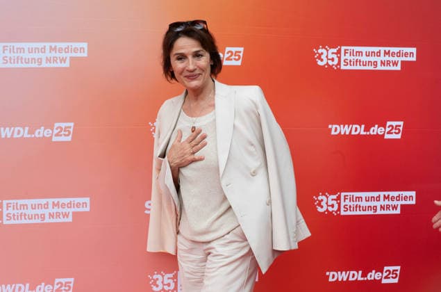Sandra MAISCHBERGER, Moderatorin, Portraet, Porträt, Portrait, Angeschnittenes Einzelbild, Einzelmotiv, Roter Teppich, Red Carpet Show, Ankunft, arrival, Sommerfest der Film und Medienstiftung NRW in Koeln, 17.06.2026. *** Sandra MAISCHBERGER, Host, Portrait, Single-frame shot, Single subject, Red Carpet, Red Carpet Show, Arrival, Summer Festival of the Film and Media Foundation NRW in Cologne, June 17, 2026,detected_source_language