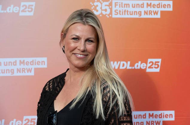 Nadine KRUEGER, Krüger, Moderatorin, Portraet, Porträt, Portrait, Angeschnittenes Einzelbild, Einzelmotiv, Roter Teppich, Red Carpet Show, Ankunft, arrival, Sommerfest der Film und Medienstiftung NRW in Koeln, 17.06.2026. *** Nadine KRUEGER, Krüger, Host, Portrait, Single-frame shot, Single motif, Red Carpet, Red Carpet Show, Arrival, Summer Festival of the Film and Media Foundation NRW in Cologne, June 17, 2026,detected_source_language