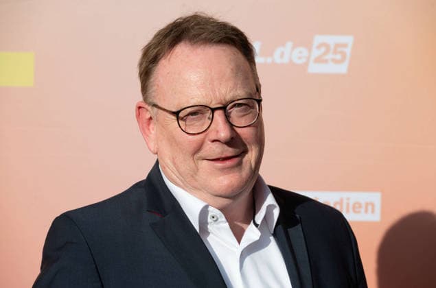 Torsten BURMESTER, Politiker, SPD, Oberbuergermeister der Stadt Koeln, Portraet, Porträt, Portrait, Angeschnittenes Einzelbild, Einzelmotiv, Roter Teppich, Red Carpet Show, Ankunft, arrival, Sommerfest der Film und Medienstiftung NRW in Koeln, 17.06.2026. *** Torsten BURMESTER, politician, SPD, Mayor of Cologne, portrait, cropped single image, single subject, red carpet, Red Carpet Show, Arrival, Summer Festival of the Film and Media Foundation NRW in Cologne, June 17, 2026,detected_source_language