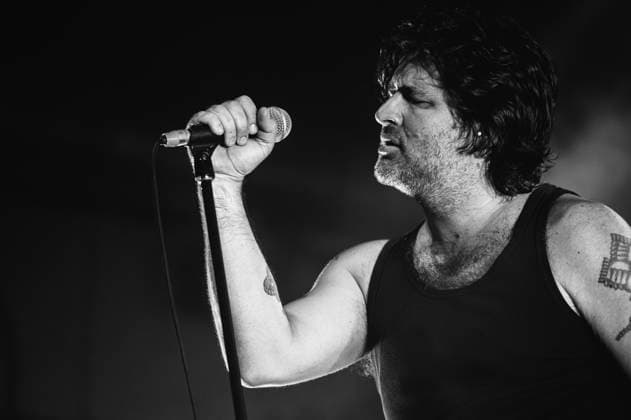 Konzert von Alexisonfire in Berlin Am 17.06.2026 spielte die kanadische Post-Hardcore-Band Alexisonfire ein Konzert im Berliner Huxleys Neue Welt. Im Bild Sänger George Pettit., Berlin Berlin Deutschland Neukölln *** Alexisonfire Concert in Berlin On June 17, 2026, the Canadian post-hardcore band Alexisonfire played a concert at Huxleys Neue Welt in Berlin. Pictured