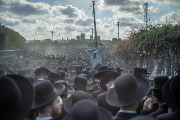 Ultra-Orthodox Jews opposing compulsory military service protest outside an Israeli prison KFAR YONA, ISRAEL - JUNE 17: Thousands of demonstrators gather outside the Beit Lid military prison, calling for the release of an Ultra-Orthodox youth who was arrested for refusing compulsory military service in Kfar Yona, Israel on June 17, 2026. Israeli forces took extensive security measures around the prison during the protest. photo by Roman Levin JNA Press (Photo by Roman Levin JNA Press via Nexpher Images) Kfar Yona
