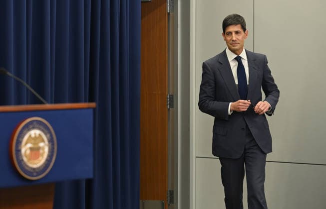 WASHINGTON, DC - JUNE 17: US Federal Reserve Chair Kevin Warsh arrives for his first news conference since taking the helm at the central bank on June 17, 2026 in Washington, DC. Warsh was appointed by President Donald Trump after former chair Jerome Powell s tenure ended in May.  Copyright: xChinaxNewsxServicex 111648899333