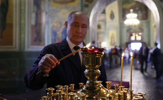 June 17, 2026, Kazan, Tatarstan, Russia: Russian President Vladimir Putin lights a candle at the Annunciation Cathedral inside the Kazan Kremlin complex, June 17, 2026 in Kazan, Tatarstan, Russia. Putin is in Tatarstan for the Russia-Association of Southeast Asian Nations Summit. Kazan Russia - ZUMAp138 20260617_zaa_p138_028 Copyright: xMikhailxMetzel RussianxPresidentx