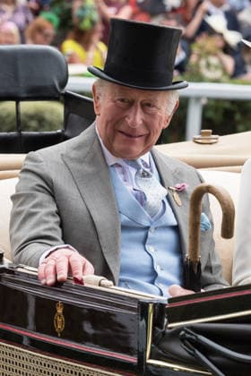 June 17, 2026, Ascot, Berkshire, UK: King CHARLES III arrives in a horse-drawn carriage on the second day of the Royal Ascot horse race meeting. Ascot UK - ZUMAs371 20260617_zip_s371_049 Copyright: xWiktorxSzymanowiczx