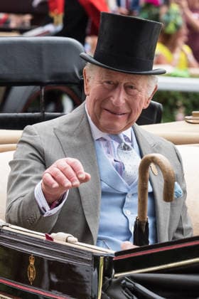 June 17, 2026, Ascot, Berkshire, UK: King CHARLES III arrives in a horse-drawn carriage on the second day of the Royal Ascot horse race meeting. Ascot UK - ZUMAs371 20260617_zip_s371_050 Copyright: xWiktorxSzymanowiczx