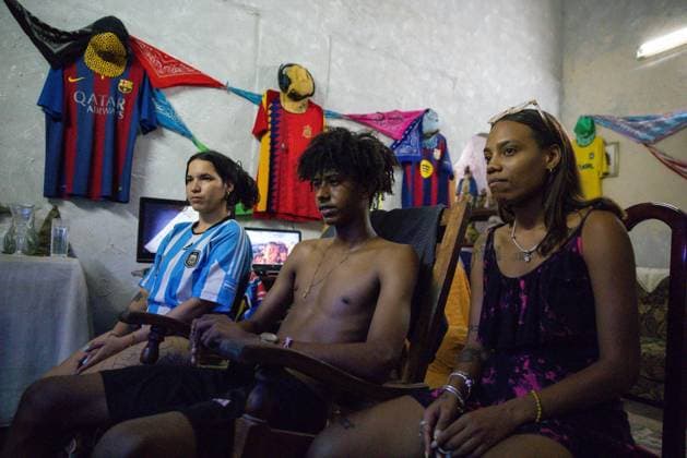 CUBA-HAVANA SOCIAL CRISIS AND WORLD CUP HAVANA, CUBA - JUNE 16, 2026: Young football fans inside a living room decorated with football jerseys to watch the World Cup match between Argentina and Algeria in Havana, Cuba, on June 16, 2026. (Photo by Pablo Miranzo JNA Press via Nexpher Images) HAVANA