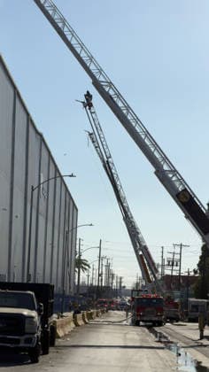 June 17, 2026, Los Angeles, California, USA: Los Angeles Fire Department ground crews and hazardous materials teams combat a massive blaze involving an ammonia gas leak inside a cold storage facility in the Boyle Heights neighborhood. Shelter-in-place orders were issued, as residents in the area are being urged to close their windows and doors, bring pets inside, turn off the A C and stay indoors until given the all-clear. Los Angeles USA - ZUMA 20260617_mda_c68_410 Copyright: xRingoxChiux