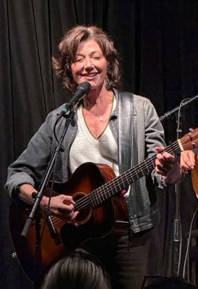 June 17, 2026, Atlanta, Georgia, USA: Amy Grant live at EddieÃ¢â‚¬â ¢s Attic, Decatur, Georgia 6-17-26. The 6 time Grammy winner makes her Eddie s Attic debut during her underplay tour playing an intimate sold out show to only 175 people in support of her new album The Me That Remains Atlanta USA  - ZUMAs380 20260617_zep_s380_003 Copyright: xDerekxStormx