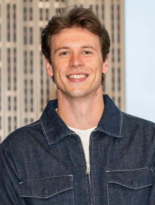 June 17, 2026, New York, New York, USA: JOSH BRUBAKER visits the Empire State Building in New York to celebrate the expansion of his two shows, The Bru Show and Audacity Check In. 17 June 2026 New York USA  - ZUMAa265 20260617_zep_a265_005 Copyright: xEricxAcquayex