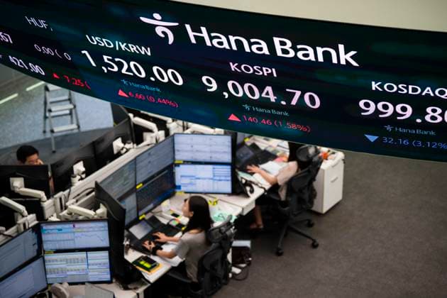 June 18, 2026, Seoul, South Korea: A display shows South KoreaÃ¢â‚¬â ¢s KOSPI index hitting historic highs on Thursday, June 18, 2026 in Seoul, South Korea. South KoreaÃ¢â‚¬â ¢s domestic KOSPI index broke the 9000-point barrier, buoyed by gains in semiconductor and AI industries driven by Samsung and SK Hynix and the announcement of a cease fire deal between the U.S. and Iran. Seoul South Korea  - ZUMAh163 20260618_znp_h163_012 Copyright: xJintakxHanx