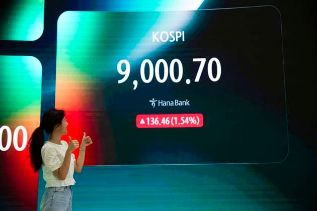 June 18, 2026, Seoul, South Korea: A display shows South KoreaÃ¢â‚¬â ¢s KOSPI index hitting historic highs on Thursday, June 18, 2026 in Seoul, South Korea. South KoreaÃ¢â‚¬â ¢s domestic KOSPI index broke the 9000-point barrier, buoyed by gains in semiconductor and AI industries driven by Samsung and SK Hynix and the announcement of a cease fire deal between the U.S. and Iran. Seoul South Korea - ZUMAh163 20260618_znp_h163_009 Copyright: xJintakxHanx