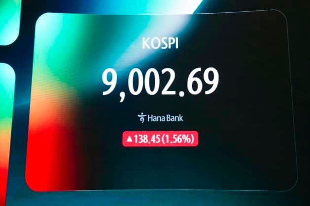 June 18, 2026, Seoul, South Korea: A display shows South KoreaÃ¢â‚¬â ¢s KOSPI index hitting historic highs on Thursday, June 18, 2026 in Seoul, South Korea. South KoreaÃ¢â‚¬â ¢s domestic KOSPI index broke the 9000-point barrier, buoyed by gains in semiconductor and AI industries driven by Samsung and SK Hynix and the announcement of a cease fire deal between the U.S. and Iran. Seoul South Korea - ZUMAh163 20260618_znp_h163_013 Copyright: xJintakxHanx