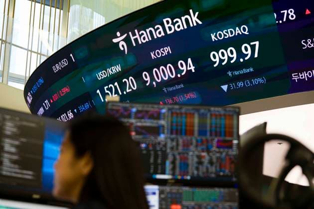 June 18, 2026, Seoul, South Korea: A display shows South KoreaÃ¢â‚¬â ¢s KOSPI index hitting historic highs on Thursday, June 18, 2026 in Seoul, South Korea. South KoreaÃ¢â‚¬â ¢s domestic KOSPI index broke the 9000-point barrier, buoyed by gains in semiconductor and AI industries driven by Samsung and SK Hynix and the announcement of a cease fire deal between the U.S. and Iran. Seoul South Korea - ZUMAh163 20260618_znp_h163_004 Copyright: xJintakxHanx