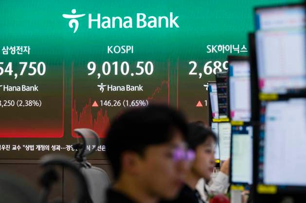 June 18, 2026, Seoul, South Korea: A display shows South KoreaÃ¢â‚¬â ¢s KOSPI index hitting historic highs on Thursday, June 18, 2026 in Seoul, South Korea. South KoreaÃ¢â‚¬â ¢s domestic KOSPI index broke the 9000-point barrier, buoyed by gains in semiconductor and AI industries driven by Samsung and SK Hynix and the announcement of a cease fire deal between the U.S. and Iran. Seoul South Korea  - ZUMAh163 20260618_znp_h163_014 Copyright: xJintakxHanx