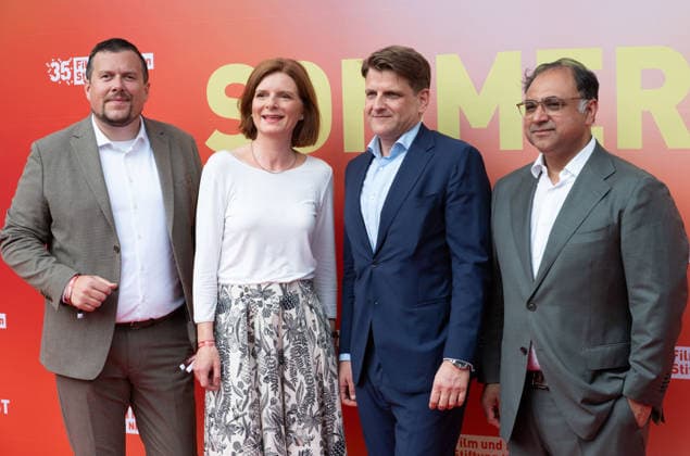 v.l. Walid NAKSCHBANDI, Geschaeftsfuehrer der Film- und Medienstiftung NRW Katrin VERNAU, Intendantin des WDR, Leopold HOESCH, Produzent, Thomas LUECKERATH, Lükerath, Geschaeftsfuehrer DWDL Portraet, Porträt, Portrait, Angeschnittenes Einzelbild, Einzelmotiv, Roter Teppich, Red Carpet Show, Ankunft, arrival, Sommerfest der Film und Medienstiftung NRW in Koeln, 17.06.2026. *** From left