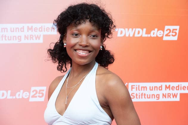 Lovely BRACKMANN, Schauspielerin, Portraet, Porträt, Portrait, Angeschnittenes Einzelbild, Einzelmotiv, Roter Teppich, Red Carpet Show, Ankunft, arrival, Sommerfest der Film und Medienstiftung NRW in Koeln, 17.06.2026. *** Lovely BRACKMANN, actress, portrait, close-up, single image, single subject, red carpet, red carpet event, arrival, Summer Festival of the Film and Media Foundation NRW in Cologne, June 17, 2026,detected_source_language