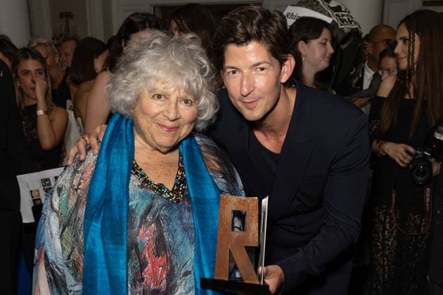 Miriam Margolyes recieves the Raindance Icon Award in London , UK - 17 JUNE 2026. Miriam Margolyes and Lee Knight seen posing with the Raindance Icon Award at the Raindance Film Festival Opening Gala held at the Waldorf Hilton, Aldwych. London United Kingdom Copyright: xPhilxLewisx xSOPAxImagesx MiriamLee-6454