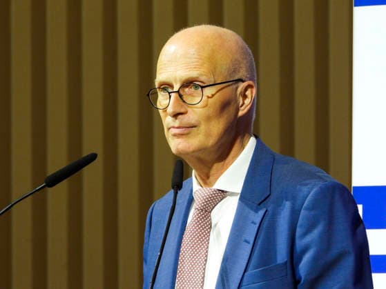 CNTV INNENMUNISTER- Peter Tschentscher SPD Politiker Rede auf der 225.Sitzung der Staendigen Konferenz der Innenminister und Senatoren der Laender am 17. Juni 2026 im Congress Center Hamburg Hamburg Deutschland *** CNTV INTERIOR MINISTER Peter Tschentscher, SPD politician, speech at the 225th meeting of the Standing Conference of Interior Ministers and Senators of the States on June 17, 2026, at the Congress Center Hamburg, Hamburg, Germany,detected_source_language