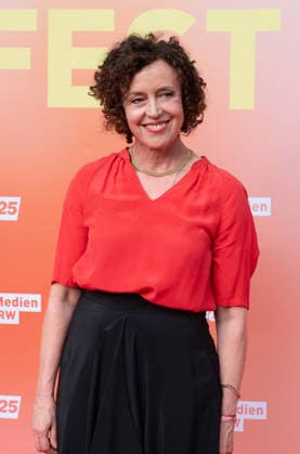 Maria SCHRADER, Schauspielerin, Portraet, Porträt, Portrait, Angeschnittenes Einzelbild, Einzelmotiv, Roter Teppich, Red Carpet Show, Ankunft, arrival, Sommerfest der Film und Medienstiftung NRW in Koeln, 17.06.2026. *** Maria SCHRADER, actress, portrait, close-up, single image, single subject, red carpet, red carpet event, arrival, Summer Festival of the Film and Media Foundation NRW in Cologne, June 17, 2026,detected_source_language