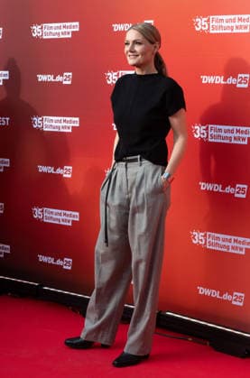 Martina HILL, Schauspielerin, Portraet, Porträt, Portrait, Angeschnittenes Einzelbild, Einzelmotiv, ganze Figur, Ganzkoerper, Roter Teppich, Red Carpet Show, Ankunft, arrival, Sommerfest der Film und Medienstiftung NRW in Koeln, 17.06.2026. *** Martina HILL, actress, portrait, close-up, full-body shot, full-length, red carpet, Red Carpet Show, Arrival, Summer Party of the Film and Media Foundation NRW in Cologne, June 17, 2026,detected_source_language