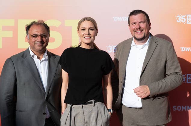 v.l. Walid NAKSCHBANDI, Geschaeftsfuehrer der Film- und Medienstiftung NRW Martina HILL, Schauspielerin, Thomas LUECKERATH, Lükerath, Geschaeftsfuehrer DWDL Portraet, Porträt, Portrait, Angeschnittenes Einzelbild, Einzelmotiv, Roter Teppich, Red Carpet Show, Ankunft, arrival, Sommerfest der Film und Medienstiftung NRW in Koeln, 17.06.2026. *** From left