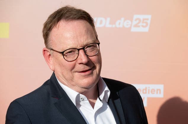 Torsten BURMESTER, Politiker, SPD, Oberbuergermeister der Stadt Koeln, Portraet, Porträt, Portrait, Angeschnittenes Einzelbild, Einzelmotiv, Roter Teppich, Red Carpet Show, Ankunft, arrival, Sommerfest der Film und Medienstiftung NRW in Koeln, 17.06.2026. *** Torsten BURMESTER, politician, SPD, Mayor of Cologne, portrait, cropped single image, single subject, red carpet, Red Carpet Show, Arrival, Summer Festival of the Film and Media Foundation NRW in Cologne, June 17, 2026,detected_source_language