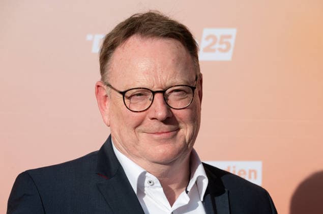 Torsten BURMESTER, Politiker, SPD, Oberbuergermeister der Stadt Koeln, Portraet, Porträt, Portrait, Angeschnittenes Einzelbild, Einzelmotiv, Roter Teppich, Red Carpet Show, Ankunft, arrival, Sommerfest der Film und Medienstiftung NRW in Koeln, 17.06.2026. *** Torsten BURMESTER, politician, SPD, Mayor of Cologne, portrait, cropped single image, single subject, red carpet, Red Carpet Show, Arrival, Summer Festival of the Film and Media Foundation NRW in Cologne, June 17, 2026,detected_source_language