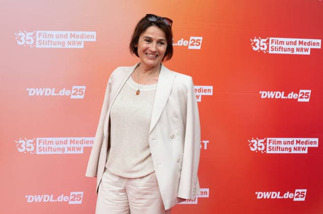 Sandra MAISCHBERGER, Moderatorin, Portraet, Porträt, Portrait, Angeschnittenes Einzelbild, Einzelmotiv, Roter Teppich, Red Carpet Show, Ankunft, arrival, Sommerfest der Film und Medienstiftung NRW in Koeln, 17.06.2026. *** Sandra MAISCHBERGER, Host, Portrait, Single-frame shot, Single subject, Red Carpet, Red Carpet Show, Arrival, Summer Festival of the Film and Media Foundation NRW in Cologne, June 17, 2026,detected_source_language