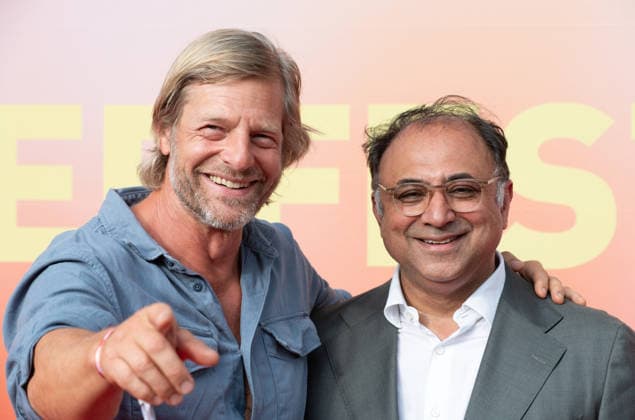 v.l. Henning BAUM, Schauspieler, Walid NAKSCHBANDI, Geschaeftsfuehrer der Film- und Medienstiftung NRW Portraet, Porträt, Portrait, Angeschnittenes Einzelbild, Einzelmotiv, Roter Teppich, Red Carpet Show, Ankunft, arrival, Sommerfest der Film und Medienstiftung NRW in Koeln, 17.06.2026. *** From left