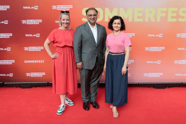 Gast, Walid Nakschbandi und Nagmeh Alaei beim Sommerfest zum 35-jährigen Bestehen der Film- und Medienstiftung NRW im Park CafÃ . Köln, 17.06.2026 *** Guest, Walid Nakschbandi, and Nagmeh Alaei at the summer celebration marking the 35th anniversary of the Film and Media Foundation NRW at Park Café in Cologne, June 17, 2026,detected_source_language Foto:xR.xSchmiegeltx xFuturexImagex nrw_sommerfest_6610