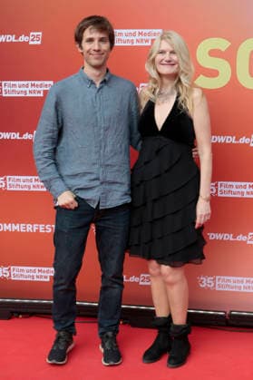 Corinna Nilson mit Begleitung beim Sommerfest zum 35-jährigen Bestehen der Film- und Medienstiftung NRW im Park CafÃ . Köln, 17.06.2026 *** Corinna Nilson and her companion at the summer party celebrating the 35th anniversary of the Film and Media Foundation NRW at Park Café in Cologne, June 17, 2026,detected_source_language Foto:xR.xSchmiegeltx xFuturexImagex nrw_sommerfest_6615