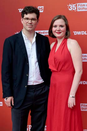 Mark Lorei und Lotte Ruf beim Sommerfest zum 35-jährigen Bestehen der Film- und Medienstiftung NRW im Park CafÃ . Köln, 17.06.2026 *** Mark Lorei and Lotte Ruf at the summer party celebrating the 35th anniversary of the Film and Media Foundation NRW at Park Café in Cologne, June 17, 2026,detected_source_language Foto:xR.xSchmiegeltx xFuturexImagex nrw_sommerfest_6627