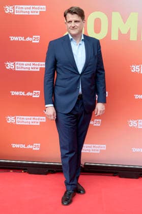 Leopold Hoesch beim Sommerfest zum 35-jährigen Bestehen der Film- und Medienstiftung NRW im Park CafÃ . Köln, 17.06.2026 *** Leopold Hoesch at the summer celebration marking the 35th anniversary of the Film and Media Foundation NRW at Park Café in Cologne, June 17, 2026,detected_source_language Foto:xR.xSchmiegeltx xFuturexImagex nrw_sommerfest_6638