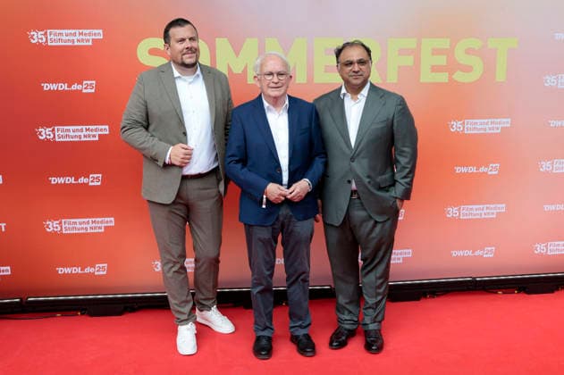 Thomas Lückerath, Werner Schwaderlapp und Walid Nakschbandi beim Sommerfest zum 35-jährigen Bestehen der Film- und Medienstiftung NRW im Park CafÃ . Köln, 17.06.2026 *** Thomas Lückerath, Werner Schwaderlapp, and Walid Nakschbandi at the summer party celebrating the 35th anniversary of the Film and Media Foundation NRW at Park Café in Cologne, June 17, 2026,detected_source_language Foto:xR.xSchmiegeltx xFuturexImagex nrw_sommerfest_6646