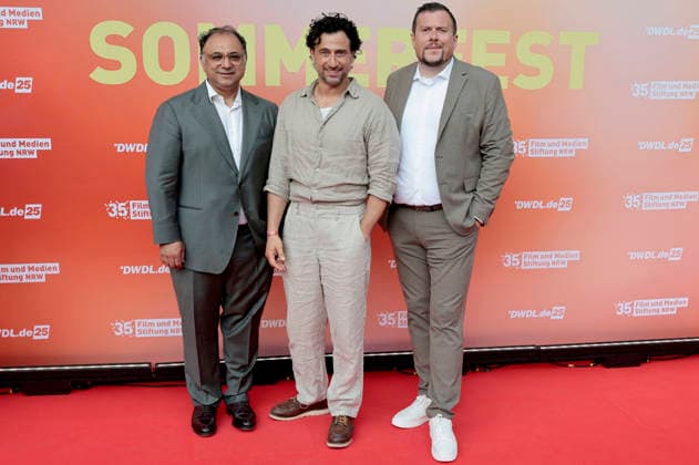 Walid Nakschbandi, Serkan Kaya und Thomas Lückerath beim Sommerfest zum 35-jährigen Bestehen der Film- und Medienstiftung NRW im Park CafÃ . Köln, 17.06.2026 *** Walid Nakschbandi, Serkan Kaya, and Thomas Lückerath at the summer party celebrating the 35th anniversary of the Film and Media Foundation NRW at Park Café in Cologne, June 17, 2026,detected_source_language Foto:xR.xSchmiegeltx xFuturexImagex nrw_sommerfest_6681