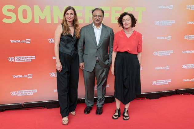 Janine Jackowski, Walid Nakschbandi und Maria Schrader beim Sommerfest zum 35-jährigen Bestehen der Film- und Medienstiftung NRW im Park CafÃ . Köln, 17.06.2026 *** Janine Jackowski, Walid Nakschbandi, and Maria Schrader at the summer party celebrating the 35th anniversary of the Film and Media Foundation NRW at Park Café in Cologne, June 17, 2026,detected_source_language Foto:xR.xSchmiegeltx xFuturexImagex nrw_sommerfest_6695