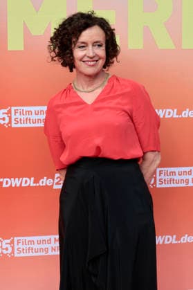 Maria Schrader beim Sommerfest zum 35-jährigen Bestehen der Film- und Medienstiftung NRW im Park CafÃ . Köln, 17.06.2026 *** Maria Schrader at the summer celebration marking the 35th anniversary of the Film and Media Foundation NRW at Park Café in Cologne, June 17, 2026,detected_source_language Foto:xR.xSchmiegeltx xFuturexImagex nrw_sommerfest_6698