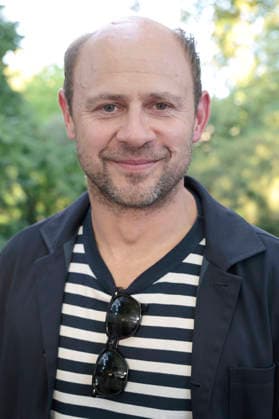 Moritz Führmann beim Sommerfest zum 35-jährigen Bestehen der Film- und Medienstiftung NRW im Park CafÃ . Köln, 17.06.2026 *** Moritz Führmann at the summer festival celebrating the 35th anniversary of the Film and Media Foundation NRW at Park Café in Cologne, June 17, 2026,detected_source_language Foto:xR.xSchmiegeltx xFuturexImagex nrw_sommerfest_6805